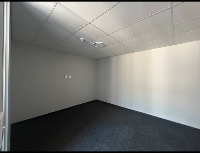 868M² WAREHOUSE TO LET IN CLAYVILLE